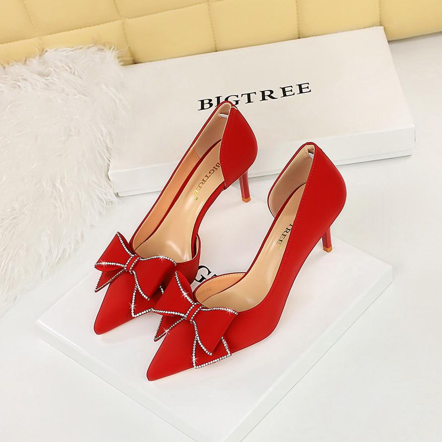 Женские туфли на высоком и тонком каблуке — фото 9