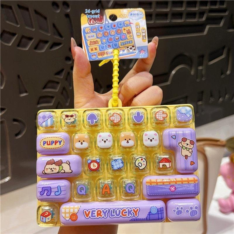 26-Tasten Fidget-Button Schlüsselanhänger BPA-freies sensorisches Dekompressionsspielzeug Wasserdichter Taschenanhänger für Outdoor-Ausflüge