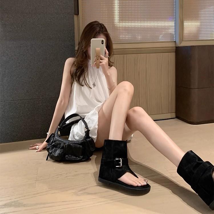 Su Yinyin Has the Same Retro Round Head Versatile Buckle with Toes, Western Cool Boots, Female Fashionable Spice Girl Style Flat-bottomed Short Boots.