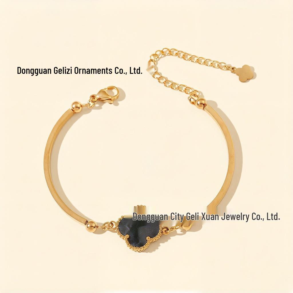 Gold Four-Leaf Clover Bracelet: Elegant, Colorfast & Stylish