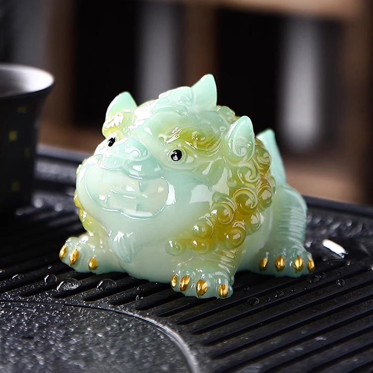 Auspicious Pixiu Color-Changing Tea Pet Ornament for Wealth, Kung Fu Tea Set Accessory, Tea Tray/Table Decoration, Nourishable with Water.