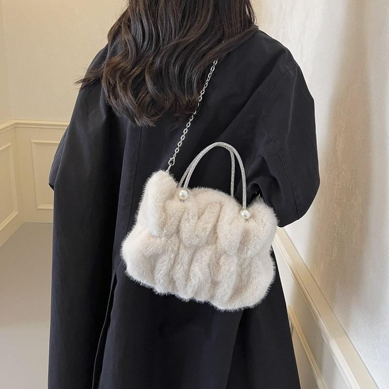 Plush bag women's large-capacity new autumn and winter versatile chain messenger bag pleated plush bag
