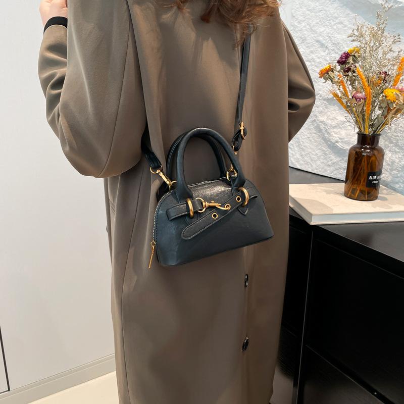 Niche Design Retro Commuter Versatile Shoulder Armpit 2025 New High-texture Casual Portable Messenger Bag