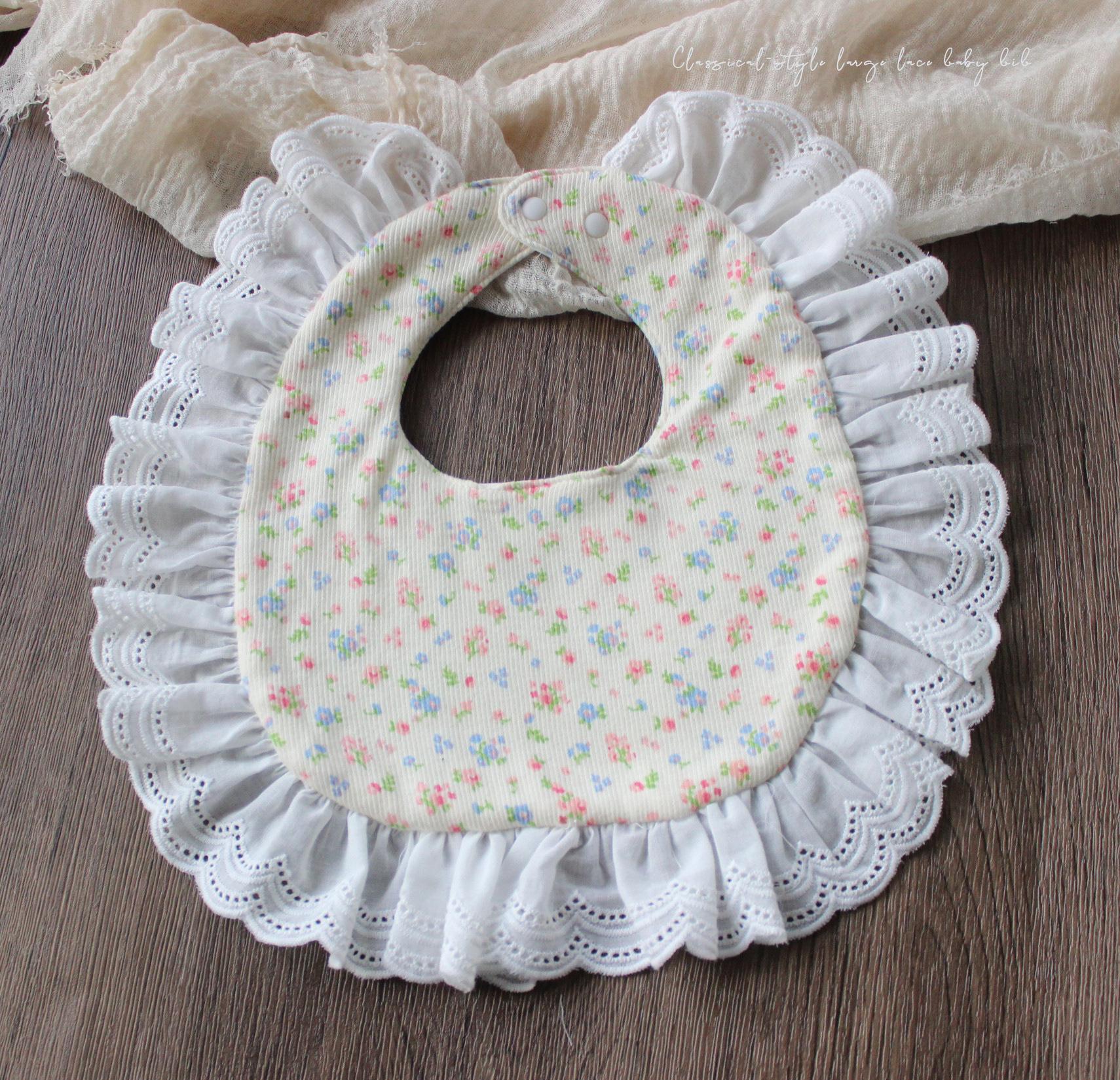 Кружевной слюнявчик в корейском стиле с карманом: Утолщенный, водонепроницаемый, вышитый U-образный дизайн для девочек.