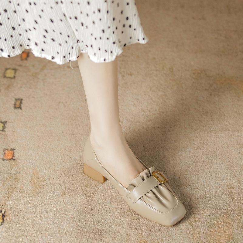 

Square head thick heel single shoes women s autumn and summer pleated soft leather flats women s metal decoration versatile commute 38