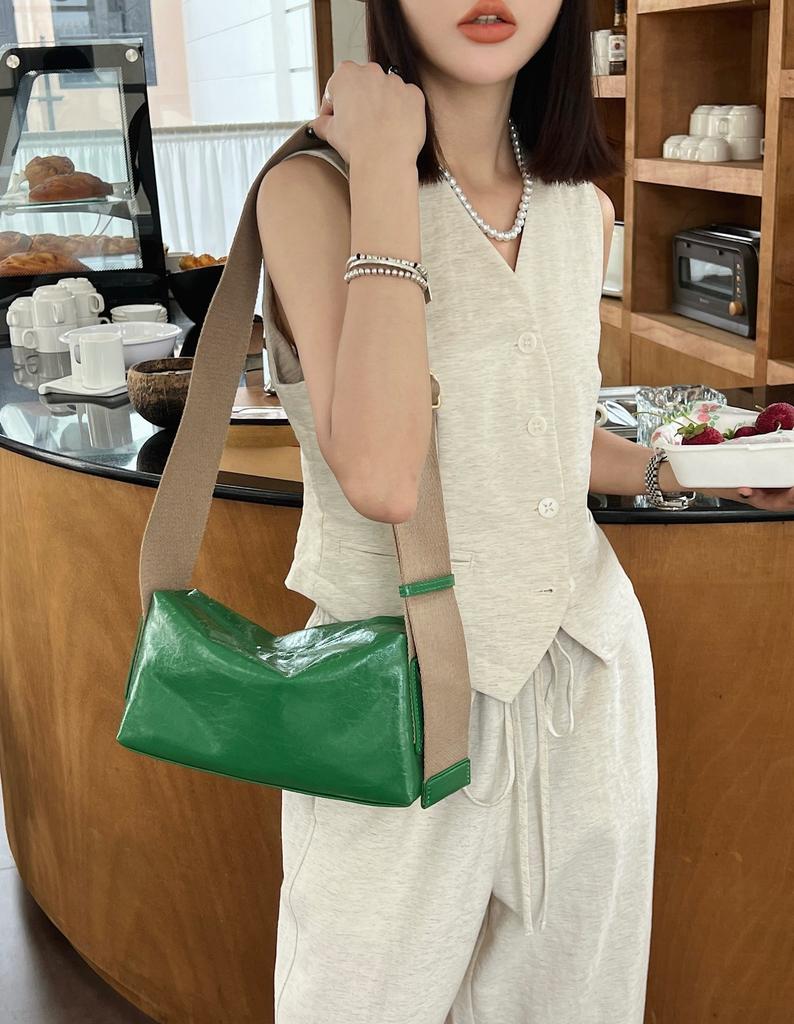 Korean-Style Women's Genuine Leather Crossbody Bag with Wide Strap - Streetwear Shoulder Bag 2026 Summer Square Pillow Bag