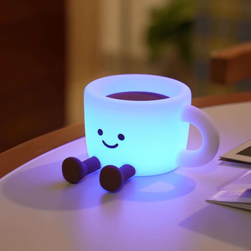 USB Wiederaufladbares Nachtlicht Silikon Kaffeetasse - Kreativer Schlafbegleiter für den Nachttisch