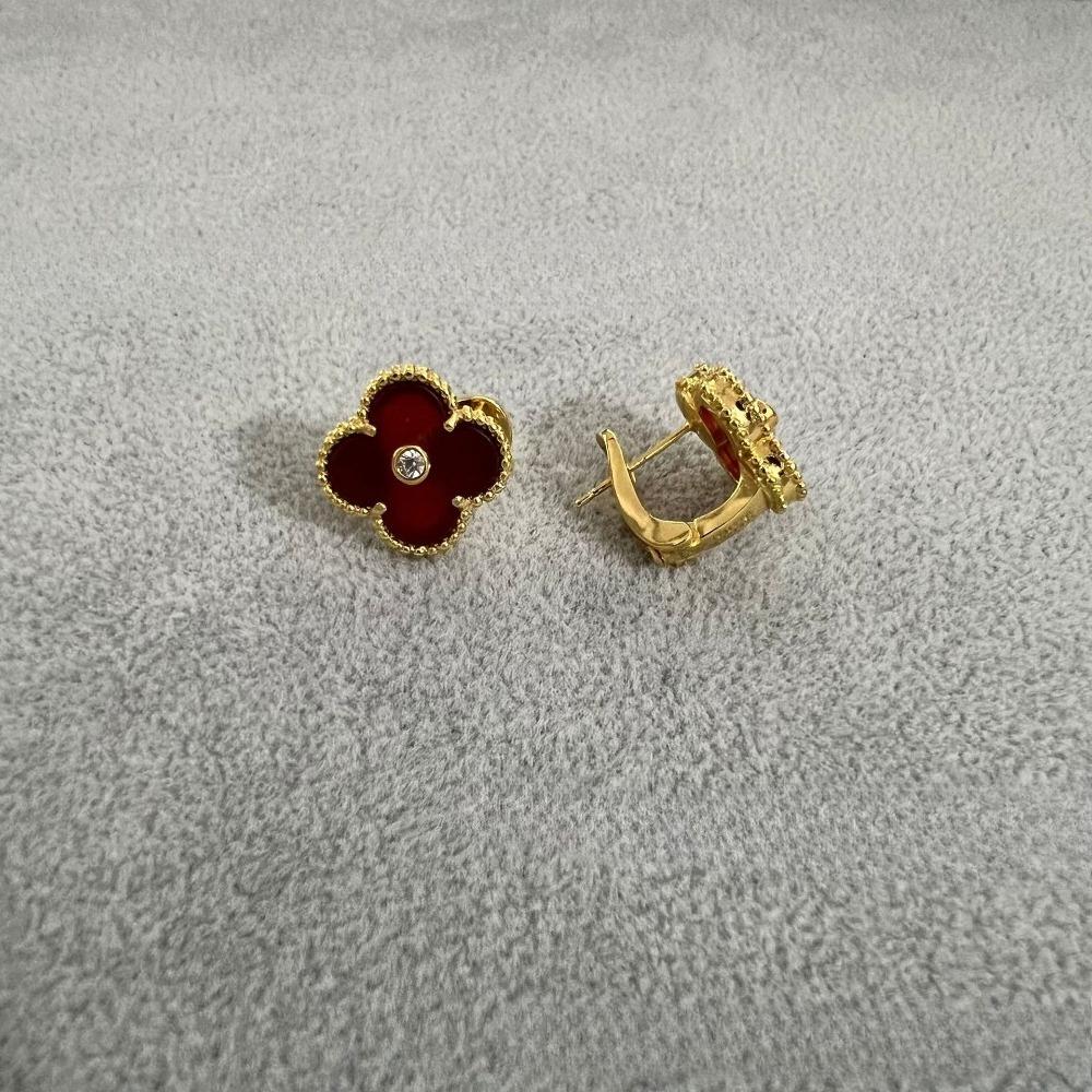 

Four-leaf Clover Earrings Exquisite Onyx Chalcedony Earrings Buckle Luxury Women s Earrings