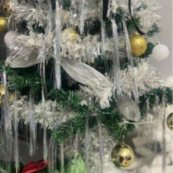 Dazzling Laser Silk Christmas Tree Decoration: Colorful Strips to Enhance Festive Atmosphere