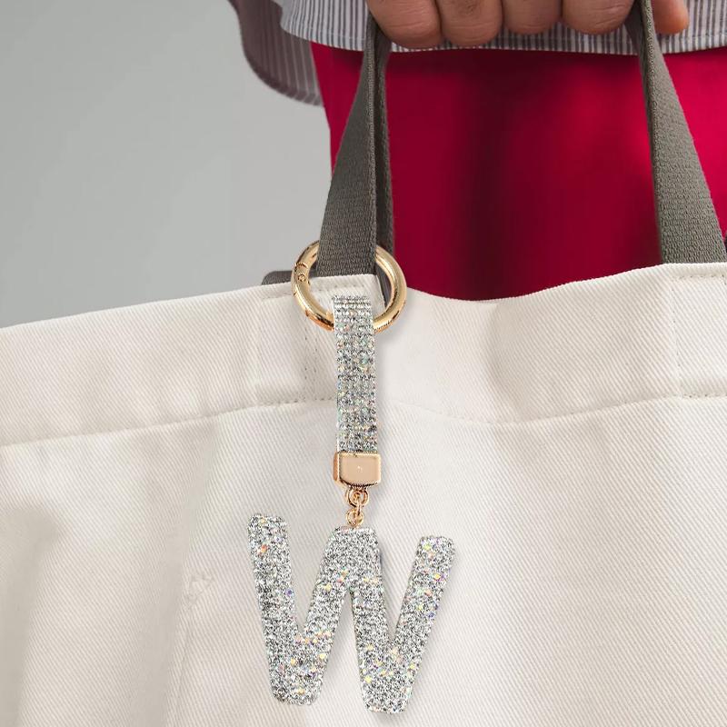 1PC Keychains Ideal Gift Letter Design Bling Key Ring Accessory Full Rhinestone Design Lucky Pendant 26 Alphabet Letters