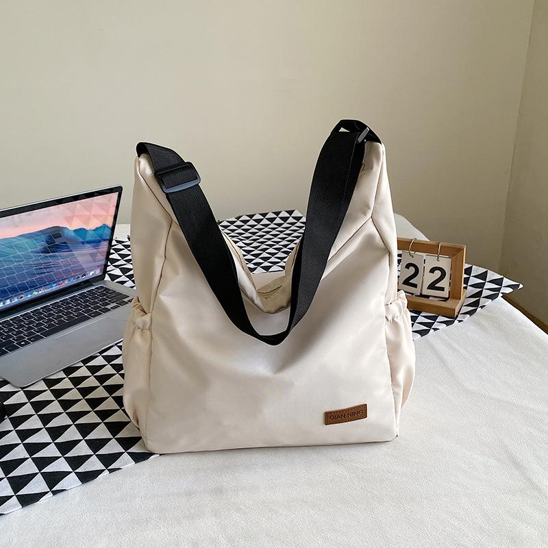Neue Canvas-Tasche, neue trendige und modische personalisierte Ein-Schulter-Umhängetasche, Messenger-Tasche mit großem Fassungsvermögen.