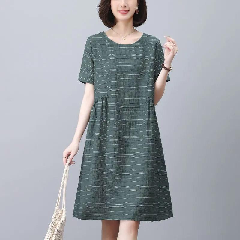 

Хлопковое платье женское до колена большого размера с круглым вырезом свободного кроя однотонное повседневное M зелёный
