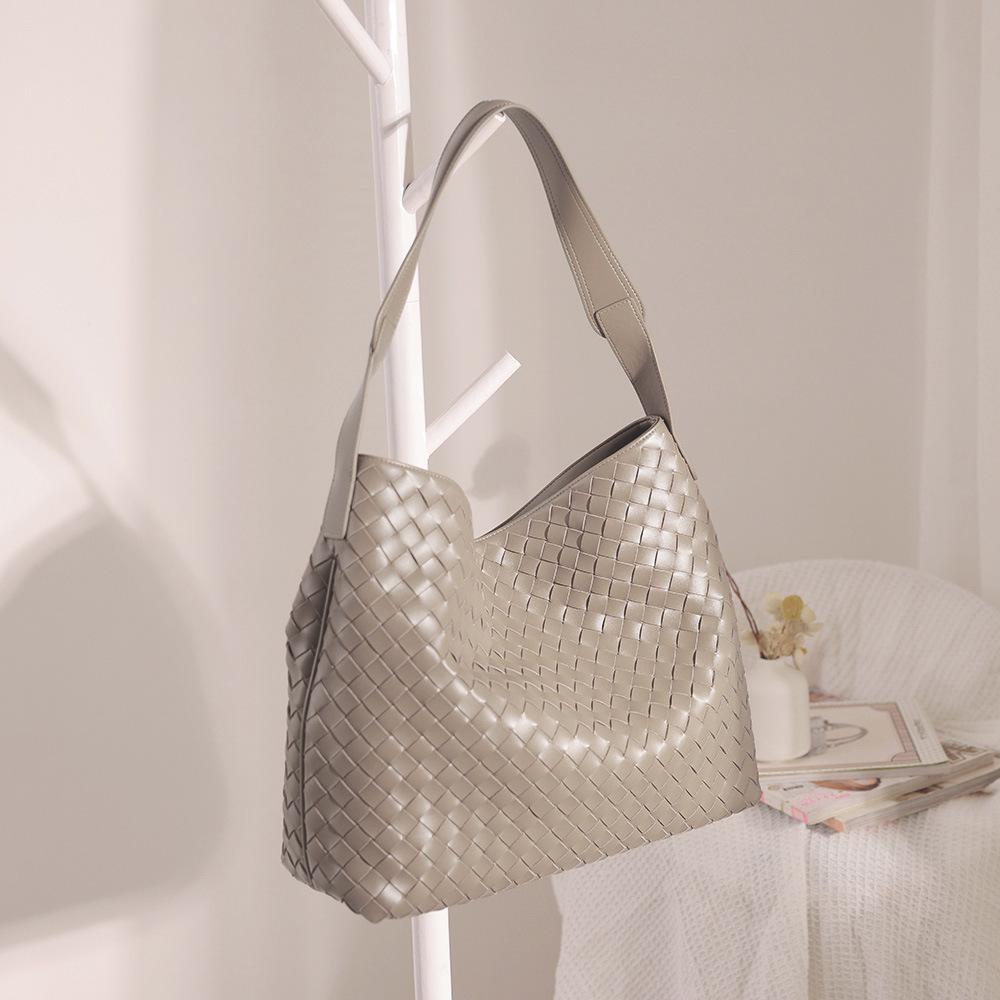 Bolsa feminina de couro explosiva transfronteiriça, bolsa tote tecida simples e moderna, bolsa de mão com ombro de grande capacidade, couro bovino feminino