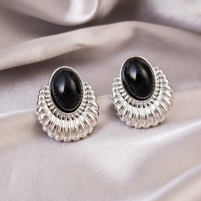 Vintage Geometric Metal Clip On Earrins for Women Fashion Classic Black Ear Clips Non Pierced Girls Gifts Jewelry