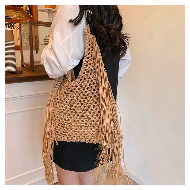 Women's Spring 2025 New Simple Hollow Woven Bohemian Tassels Tote Bag Casual Beach Vacation Style Single Shoulder Beach Bag
