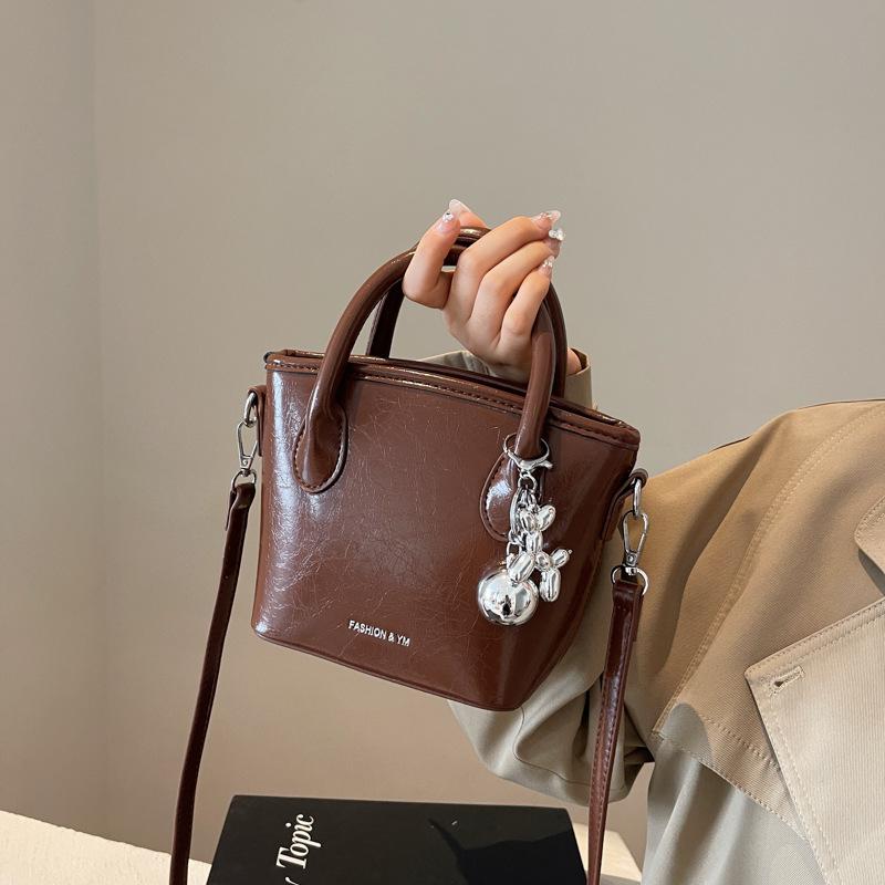 This year's popular retro bag women's summer 2025 new fashion niche messenger bag women's portable bucket bag