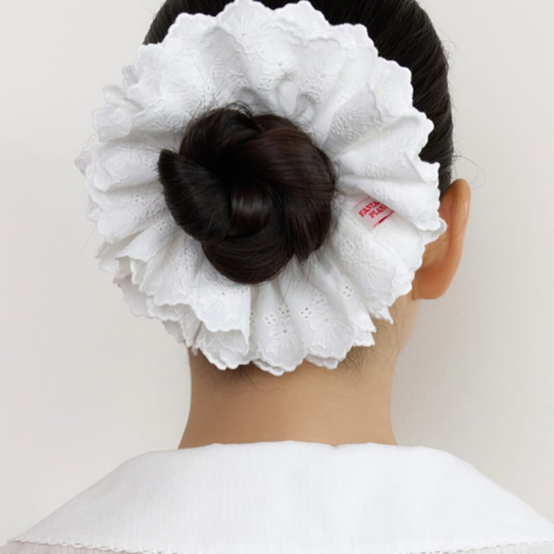 

ФАНТАСТИЧЕСКАЯ ПЛАНЕТА двойная кружевная резинка-скранч (WHITE) WHITE