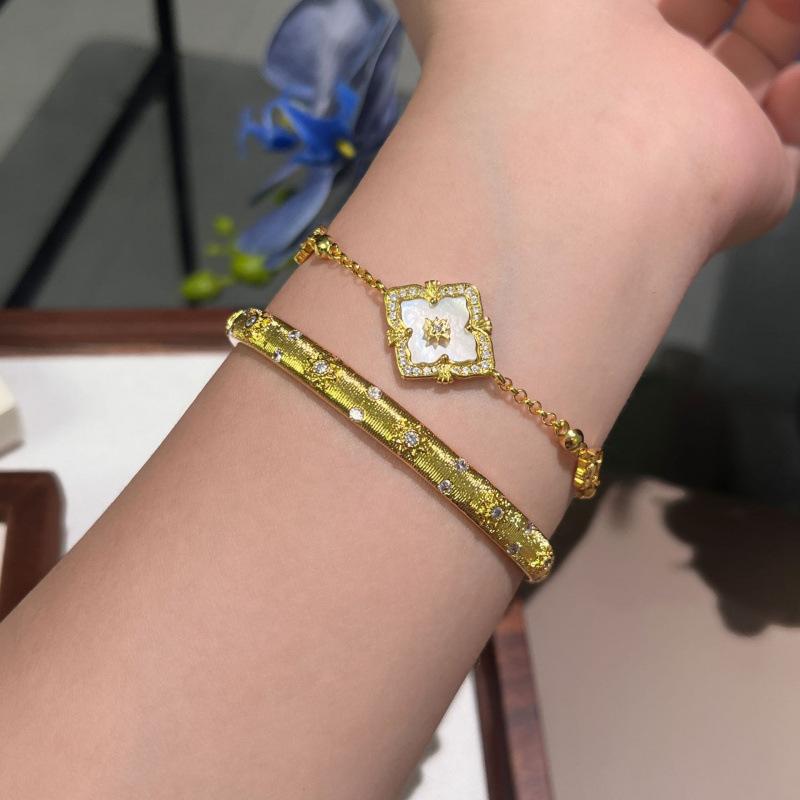 Italian Cloth Qi Lati Natural White Fritillary Four-Leaf Clover Bracelet Women'S Fashion Retro Rhombus Chalcedony Jewelry