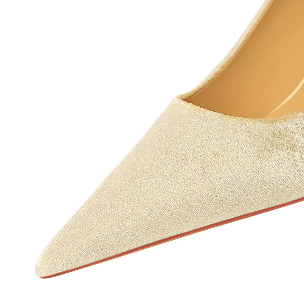 Moodsad peoõhtu kõrged kontsad, metallist kontsaga seemisnahast madala suuga terava ninaga kingad