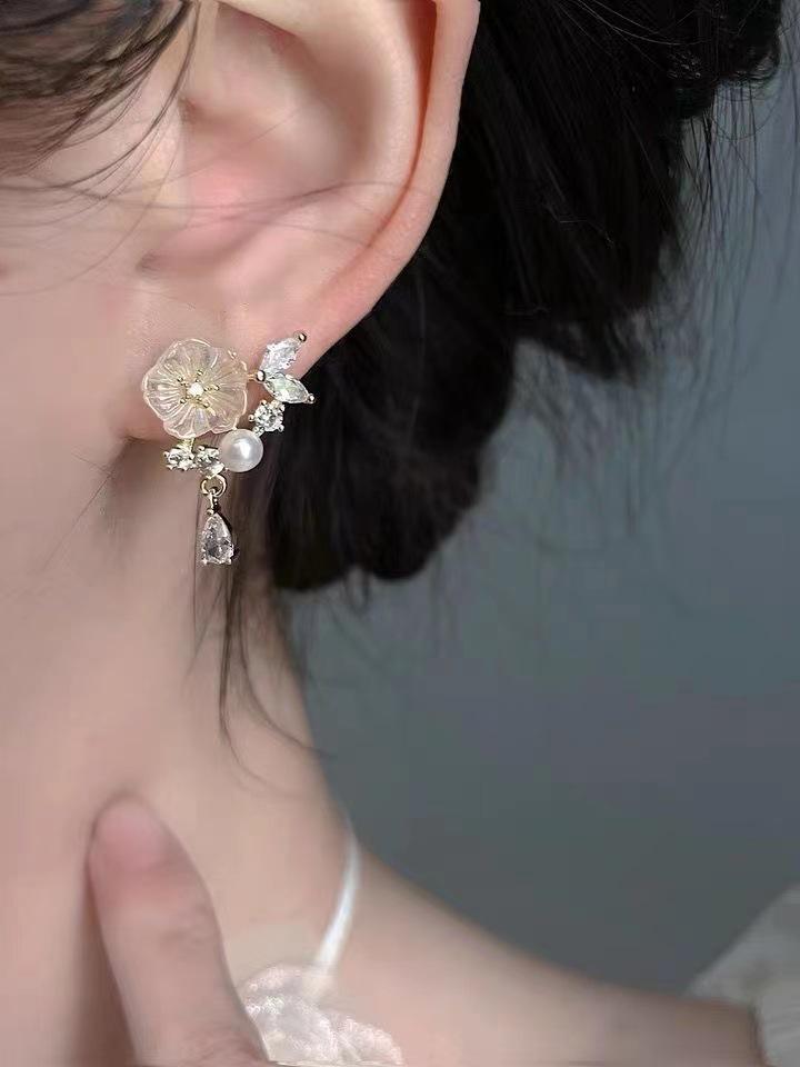 

Элегантные серьги-кисточки в виде бабочки из жемчуга с иглой из искусственного серебра