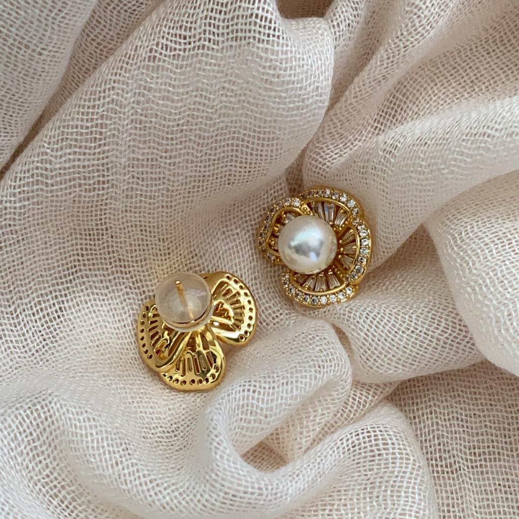 Stylish Simple and Exquisite Pearl Light Luxury High-end Stud Earrings for Women's Small Fresh Temperament Trendy Versatile Commuter Stud Earrings
