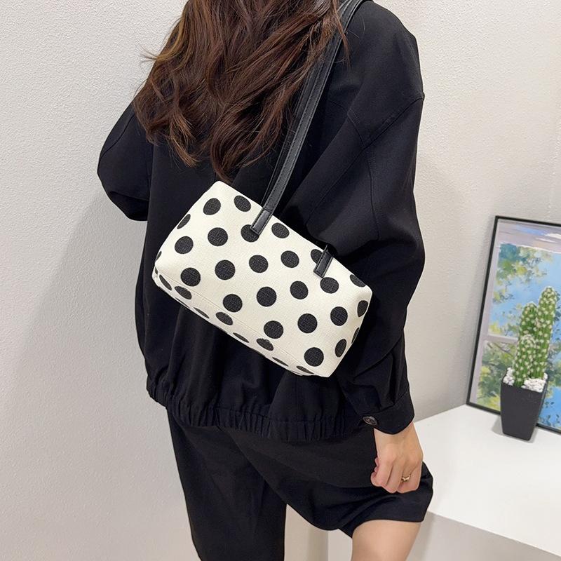Textured, Fashionable, Simple and Stylish Single-shoulder Bag for Carrying As A Handbag, Pillow-shaped Bag