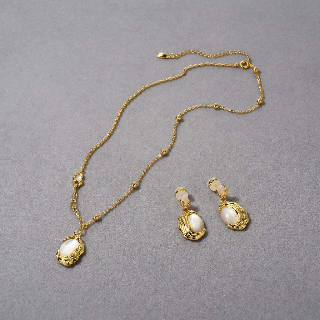 Retro Metal Pleated Copper Plated With 18K Real Gold Inlaid With White Shells, Simple Temperament Versatile Earrings Necklace