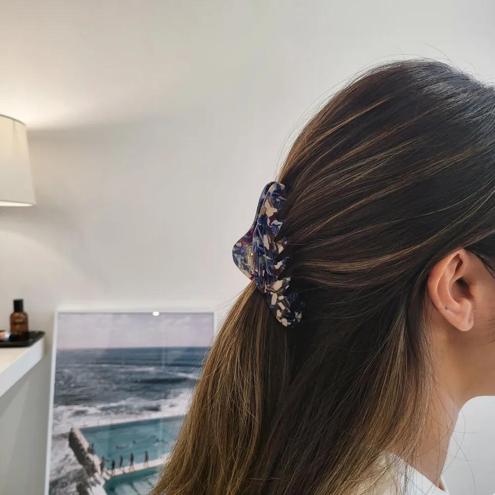 Celluloid mother-of-pearl leopard hair clip