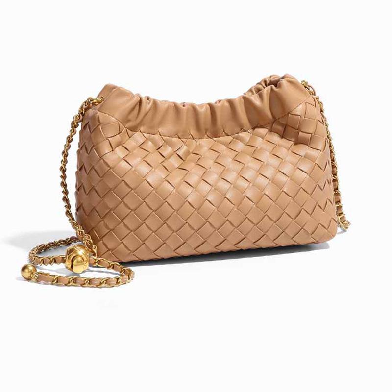 Retro Fashion Single-shoulder Crossbody Bag with Pleated Cloud-patterned Chain Strap