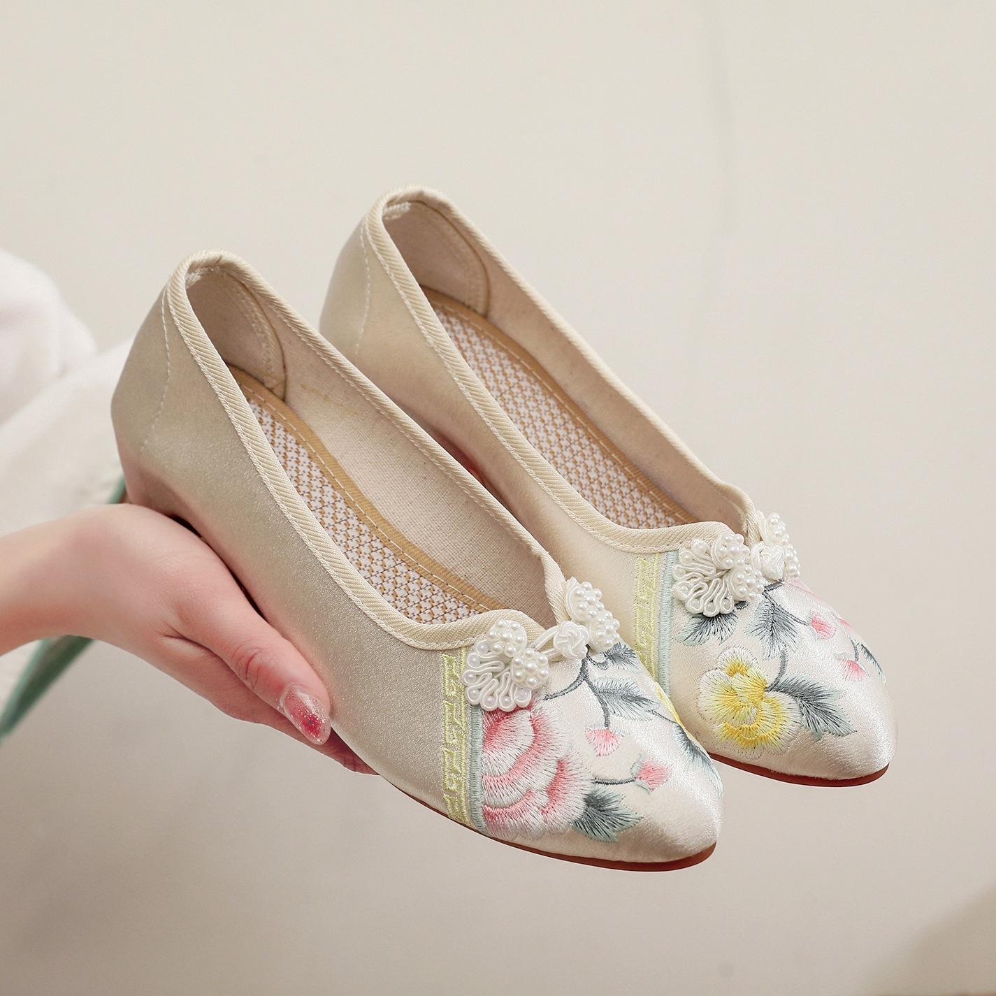 

[Manxiang] 2024 spring new products old Beijing cloth shoes pointed fashion embroidered shoes versatile dance shoes cheongsam shoes 41 чорний