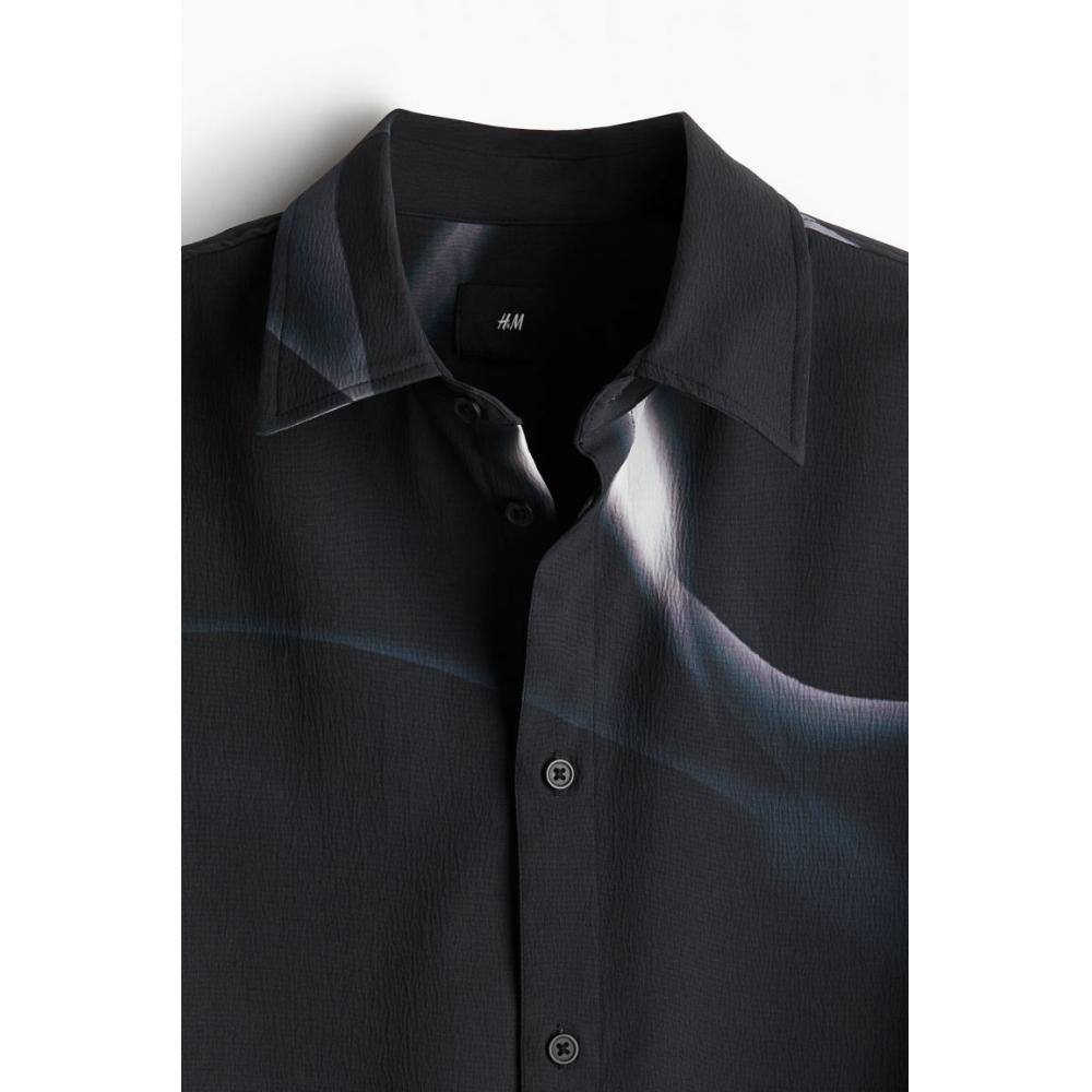 H M Crinkle oversHirt Loose Fit Black Patterned