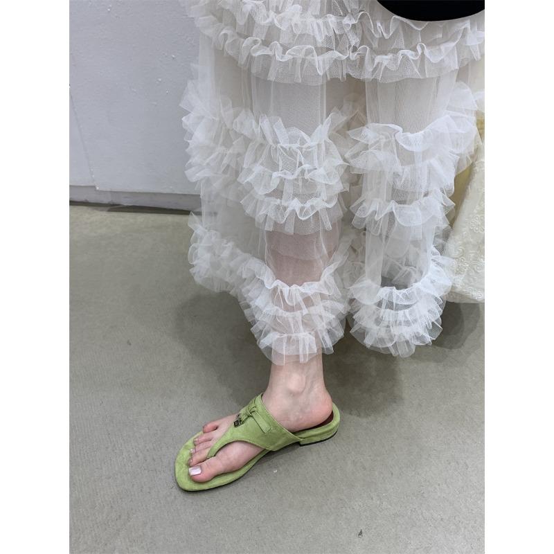 2025Fashion Metal Buckle Tassel Toe-clip Slippers Women Sandals Summer Flat Slippers Wearing Outside Casual Beach