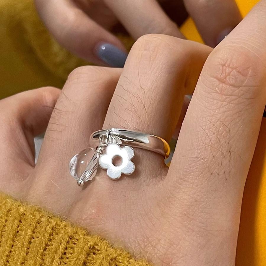 Elegant Natural White Crystal Flower Adjustable Ring For Women Stylish Minimalist Design