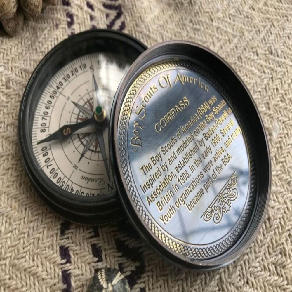 

Компас бойскаутов из латуни ручной работы с гравировкой в винтажном стиле, диаметр 7,5 см, идеальный подарок для него. как
