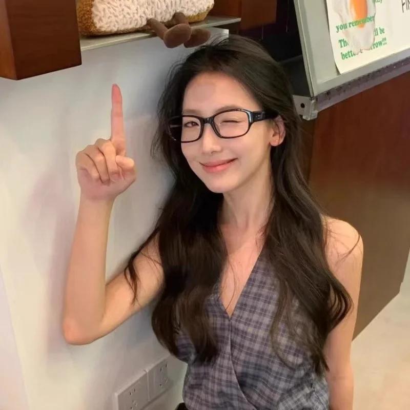 Women Retro Red Square Glasses Frame Glasses Optical Eyewear Decorative Computer Anti-Blue Eyeglasses With Seaside Driving