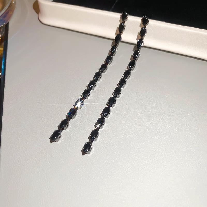 Retro Court Style Silver Needle Zircon Flower Fringed Earrings Light Luxury High-end Stud Earrings Simple Fashion Temperament Earrings