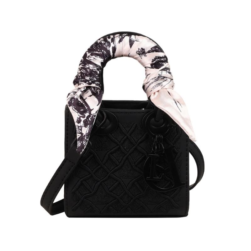 High-end messenger bag new embroidered diamond princess diana bag versatile fashion silk scarf single shoulder handbag bag women