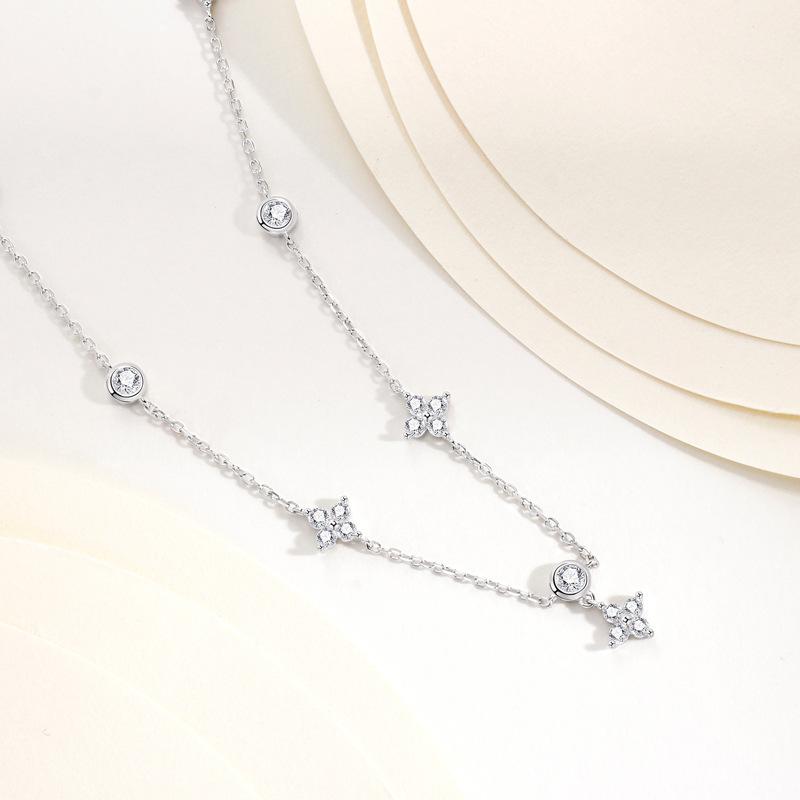 Colier trifoi cu patru foi modă pentru femei lux ușor nișă rafinat design high-end articole cadou pentru fete bijuterii