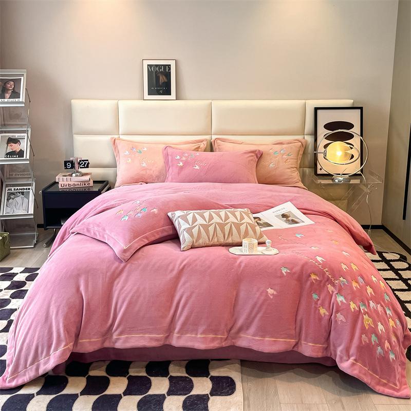 A klasės pieno aksomas keturių dalių žieminis šiltas sutirštintas dvipusis aksominis antklodės užvalkalas didelio tankio matinis vienspalvis raižytas aksomas