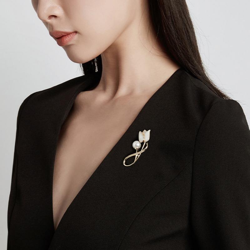 Tulip Brooch, Elegant Feminine Charm, Pearl Brooch, Korean Fashionable Flower Brooch, Suit Coat Accessory
