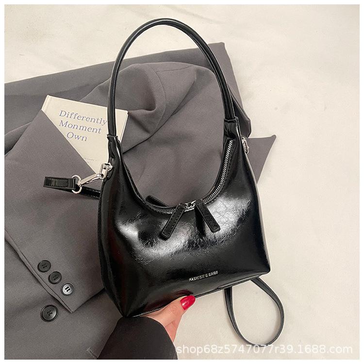 Fashion versatile portable small bag women's 2025 new trendy and popular small bag foreign style commuter shoulder messenger bag