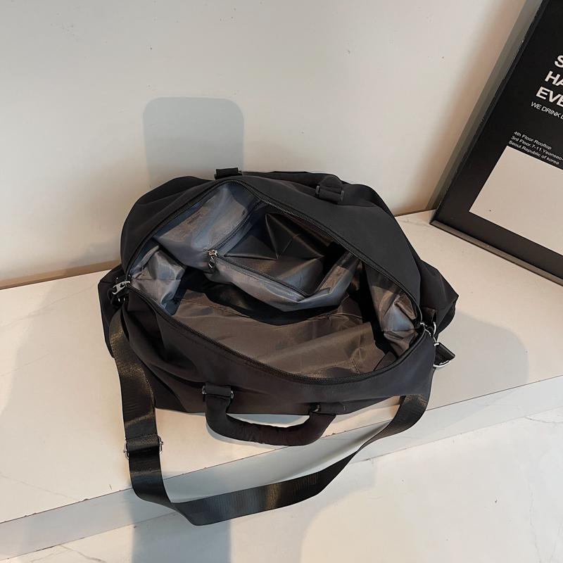 Large Capacity Fitness Bag  Waterproof Sports Gym Bag Portable Luggage for Men Women Short Distance Gym and Travel Bag