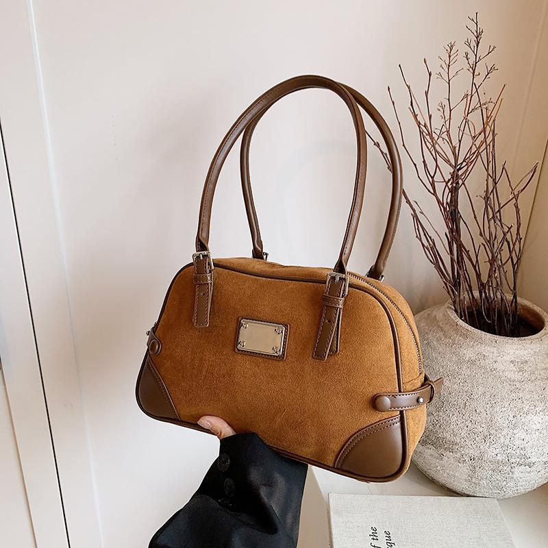 

Популярна в цьому році жіноча сумка Бостон великої місткості осінь-зима 2024 нова матова ретро жіноча сумка-подушка через плече коричневий