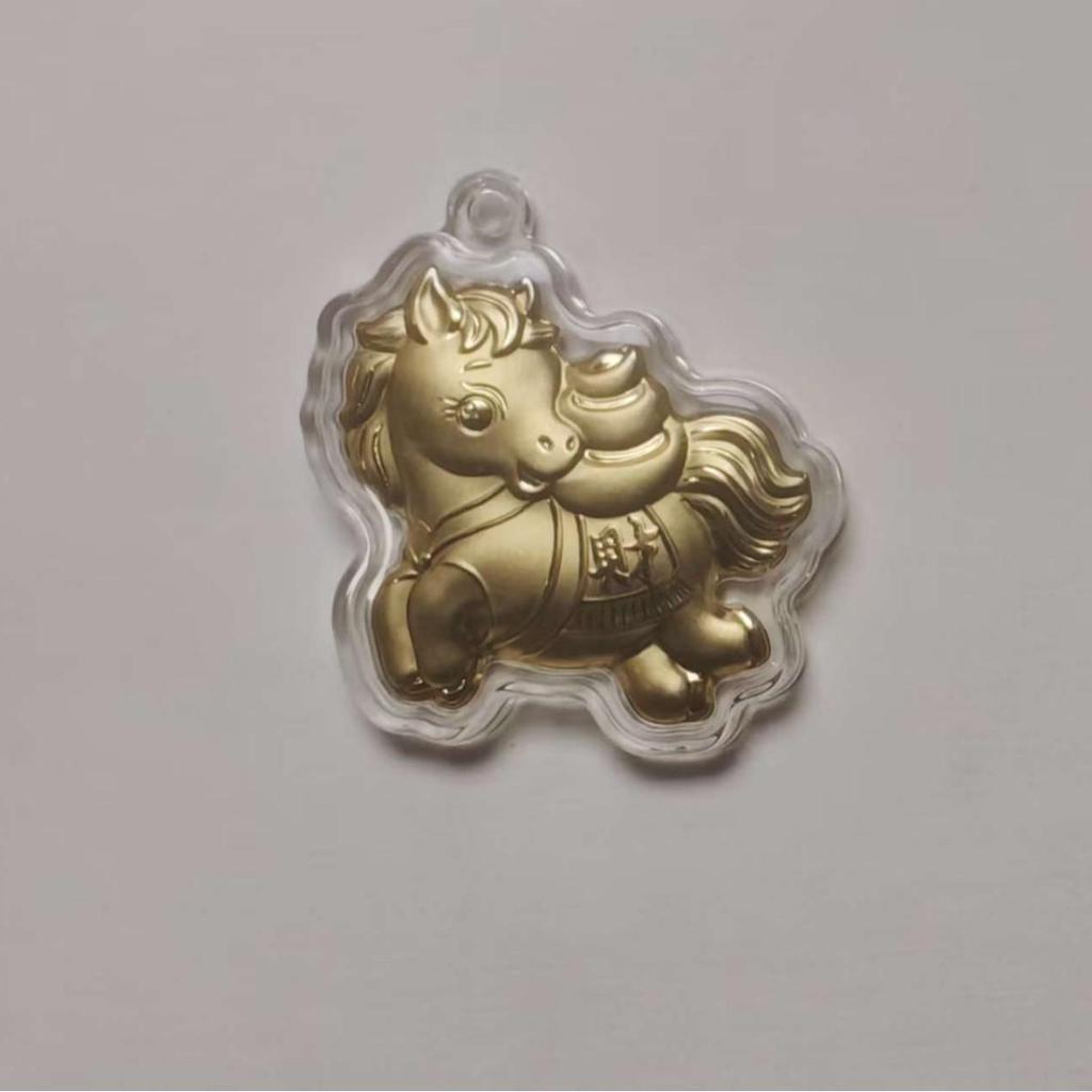 Golden Pony Pendant 2026: Year of the Horse Pure Gold 999 Keychain for Wealth and Traffic Safety.
