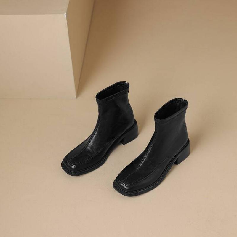 Autumn and Winter Leather Women's Martin Boots Rubber Sole Square Head Large Size Women's Boots Middle Heel Square Heel Korean Version of the New M
