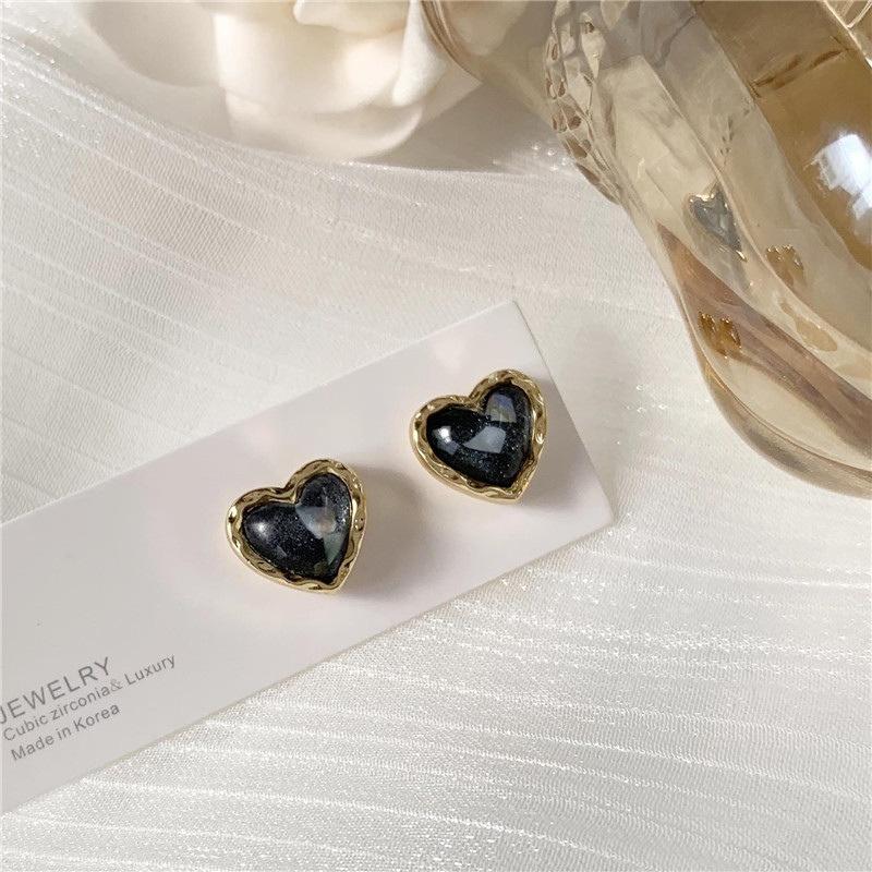 Japanese and Korean Simple Cute Black And White Heart Stud Earrings For Women  Girls Gold Color Jewelry Birthday Gifts
