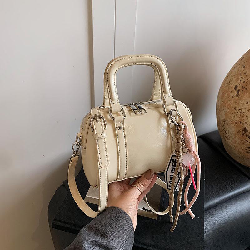 Spring and Summer Super Hot Small Bag Women 2025 New Fashion Versatile Messenger Bag Popular Portable Boston Bag