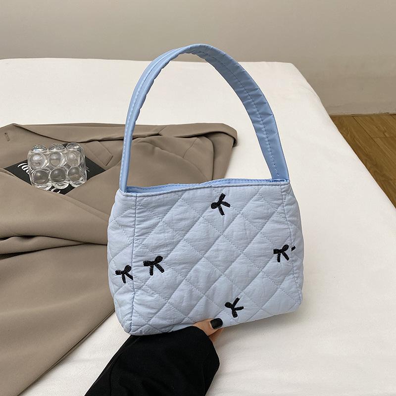 

Leisure niche design commuter fashion handbag women s bag autumn and winter large capacity personalized bucket bag синий