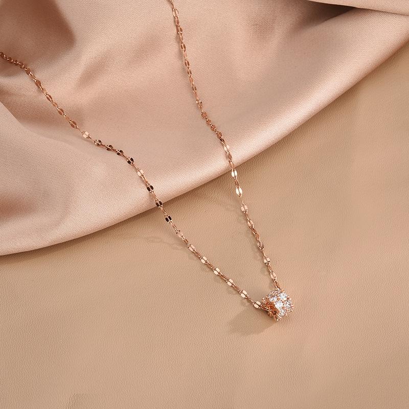 

2025 Роскошный нишевый женский чокер из титановой стали - Не тускнеющее ожерелье до ключицы