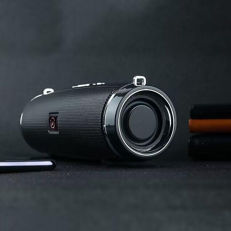 

Уличный портативный беспроводной Bluetooth-динамик с ремешком, аудио 3D объемный звук, мощный бас TWS/FM-радио/голосовой танцевальный бумбокс чёрный